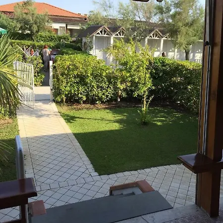 別荘 Veryversilia Holidays ヴィアレッジョ